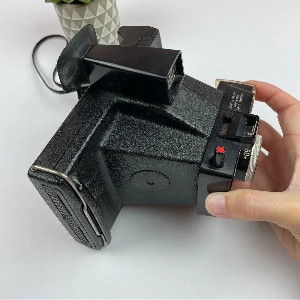 Vintage Polaroid Land Camera Colorpack IV Black Red